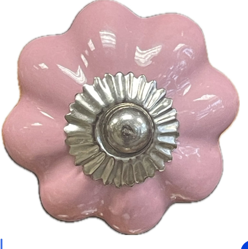 Knob | Pink Scalloped (26)