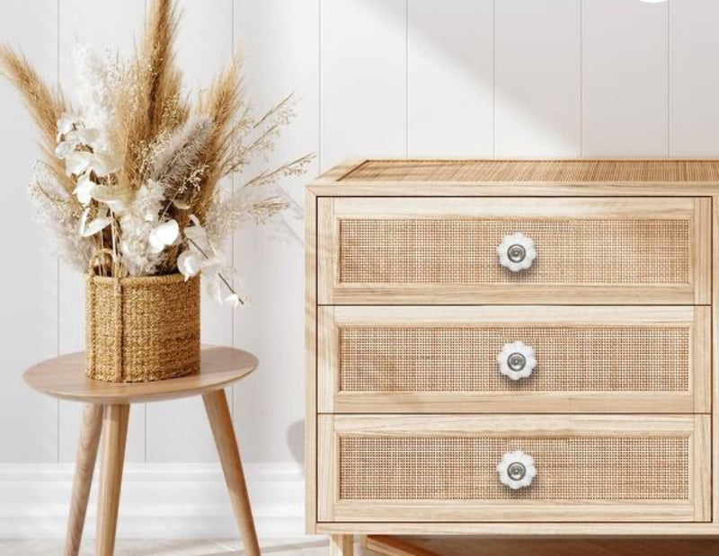 Decorative scalloped Ceramic Knob | White