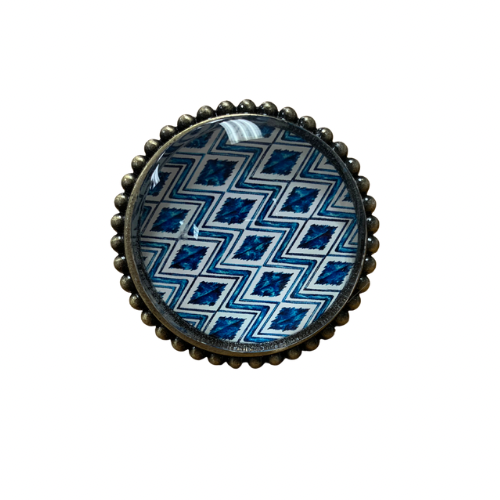 Hardware - Blue and White Patterned with Scalloped Edges (4)